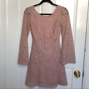 Short light pink lace dress - XS